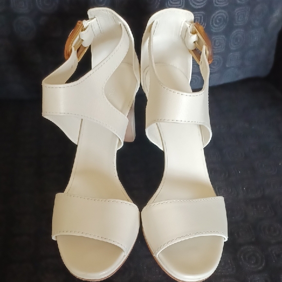 Gucci Cream Block Heel Sandals with Ankle Buckle - Picture 2 of 8